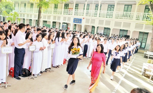 Học sinh Trường THPT Lê Quý Đôn (quận 3) trong ngày khai giảng năm học mới.