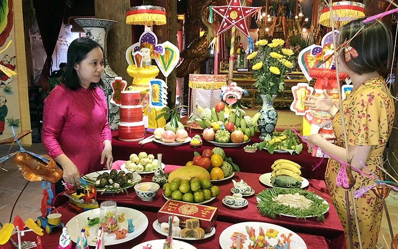Không gian Tết Trung thu truyền thống được tái hiện tại đình Kim Ngân, Hà Nội.