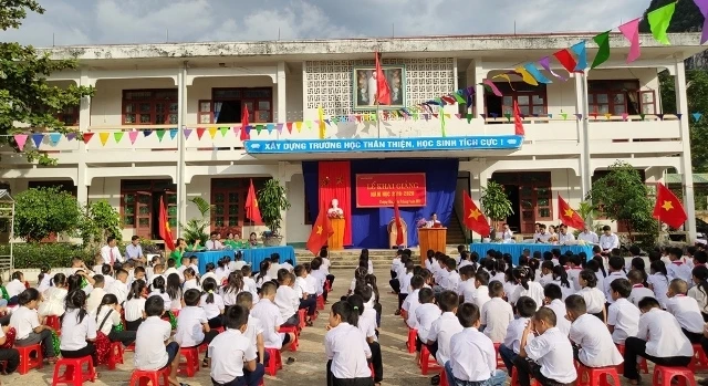 Trường tiểu học Thượng Hóa, huyện Minh Hóa (Quảng Bình) khai giảng sáng 9-9, trong tiết trời khá đẹp.