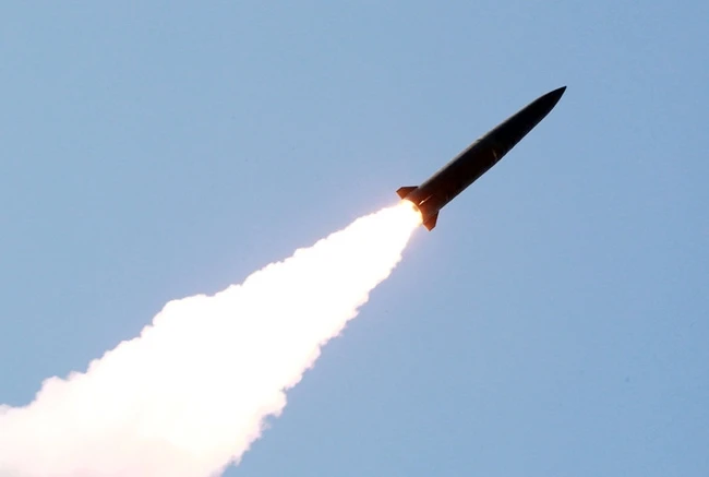 Triều Tiên lại phóng thử tên lửa tầm ngắn ra vùng biển phía đông. Ảnh: KCNA