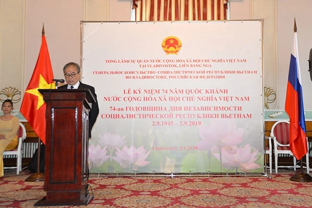 Tổng lãnh sự Nguyễn Hoàng Việt phát biểu tại buổi lễ.