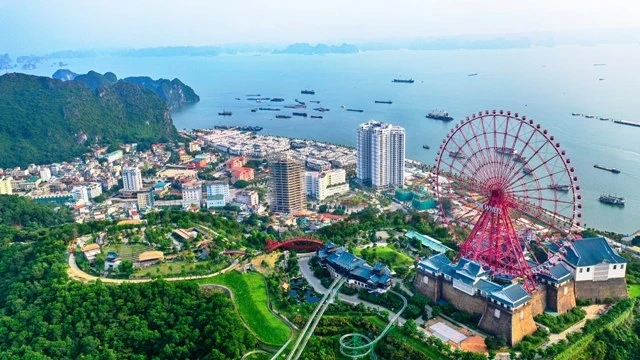 Tổ hợp du lịch Sun World Halong Complex vừa lọt vào tốp 5 “Khu du lịch và vui chơi giải trí tốt nhất Việt Nam”.