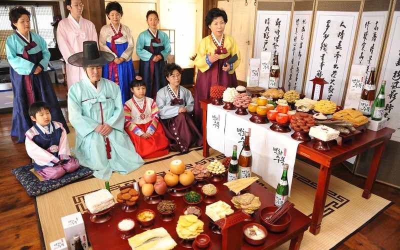 Tết Chuseok: Tết Chuseok là một trong những ngày lễ quan trọng nhất của người Hàn Quốc. Hình ảnh những nghi lễ truyền thống và các hoạt động đặc biệt trong ngày Tết này sẽ giúp ta hiểu thêm về văn hóa và tôn giáo của quốc gia này. Cùng tìm hiểu và khám phá những hình ảnh đầy màu sắc liên quan đến ngày Tết Chuseok.