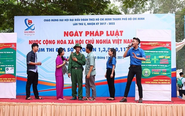 Đoàn viên, thanh niên TP Hồ Chí Minh tham gia tuyên truyền, phổ biến, giáo dục pháp luật bằng hình thức sân khấu hóa.