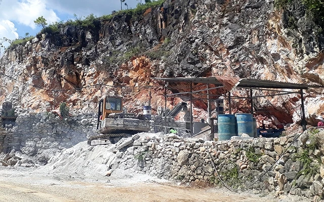 Điểm mỏ khai thác đá trái phép tại thôn Hồng Ngài A, xã Sủng Thài, huyện Yên Minh.