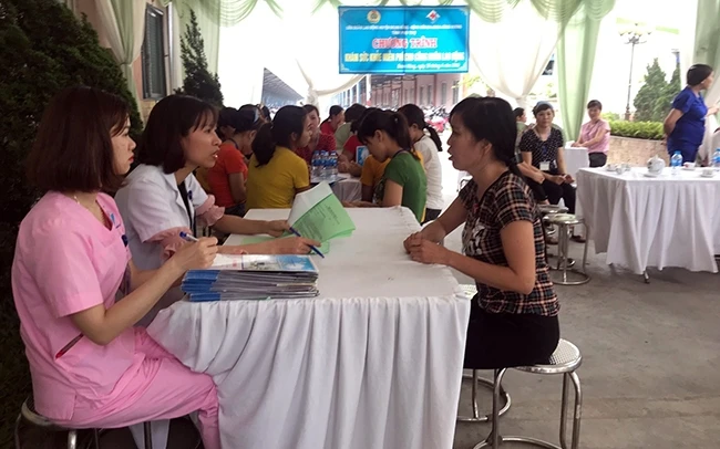 Liên đoàn Lao động tỉnh Thái Nguyên tổ chức khám, chữa bệnh, phát thuốc miễn phí cho công nhân lao động TP Sông Công.