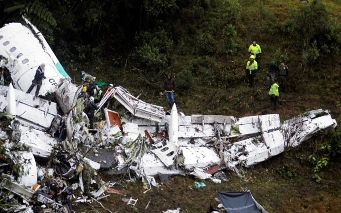 Hiện trường vụ rơi máy bay gần khu vực Medellin, Colombia, ngày 29-11-2016. (Ảnh: Reuters)