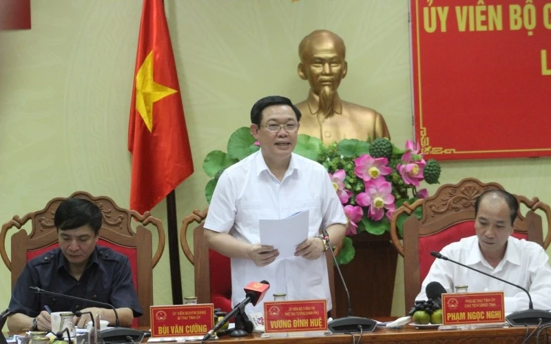 Phó Thủ tướng Vương Đình Huệ phát biểu chỉ đạo tại buổi làm việc.