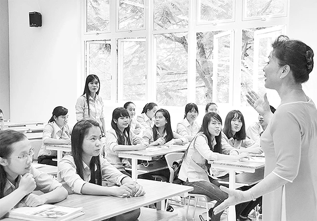 Giờ học ngoại ngữ của sinh viên Trường đại học Ðông Á (TP Ðà Nẵng).