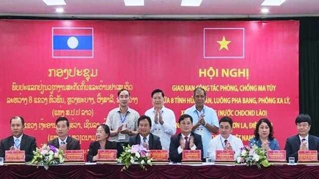 Ký kết văn bản ghi nhớ giữa tám tỉnh Việt - Lào về công tác phòng, chống ma túy. 