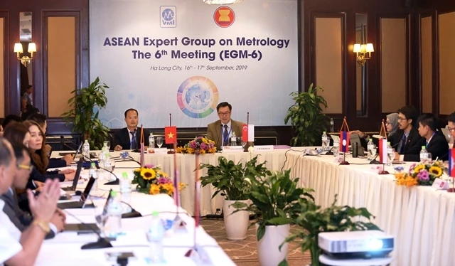 Viện trưởng Đo lường Việt Nam Cao Xuân Quân và Chủ tịch EGM Thomas Liew chủ trì Hội thảo.