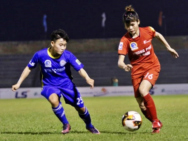 Đội chủ nhà Phong Phú Hà Nam (áo đỏ) để vuột cơ hội san bằng điểm số với CLB đầu bảng TP Hồ Chí Minh I.
