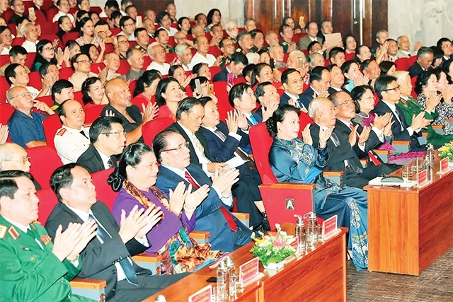 Chủ tịch Quốc hội Nguyễn Thị Kim Ngân và các đại biểu tại lễ kỷ niệm. Ảnh: TRỌNG ÐỨC (TTXVN)