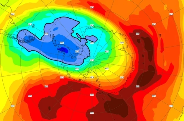 Lỗ thủng tầng ozone năm nay được đánh dấu bằng màu xanh đậm, có kích thước nhỏ hơn và cách xa Nam Cực.