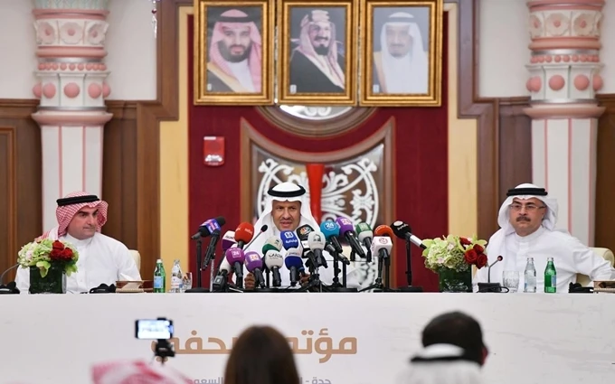 Bộ trưởng Năng lượng A-rập Xê-út, Hoàng thân Abdulaziz bin Salman phát biểu ý kiến trong cuộc họp báo tại TP Jeddah, ngày 17-9. (Ảnh: Reuters)
