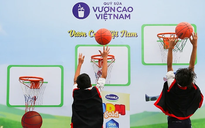Chương trình Quỹ sữa Vươn Cao Việt Nam luôn mang đến nhiều sân chơi năng động được thiết kế riêng dành cho các em học sinh vui chơi. 