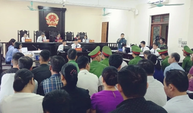 Phiên tòa xét xử vụ án gian lận thi cử tại Hà Giang.