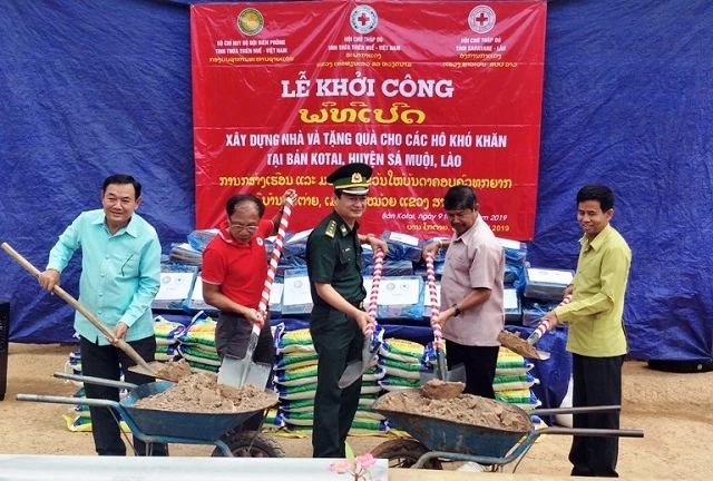 Thừa Thiên - Huế hỗ trợ xây dựng nhà tình nghĩa tặng các hộ gia đình có hoàn cảnh khó khăn tại bản Kô Tài, huyện Sa Muội (tỉnh Sa-la-van).