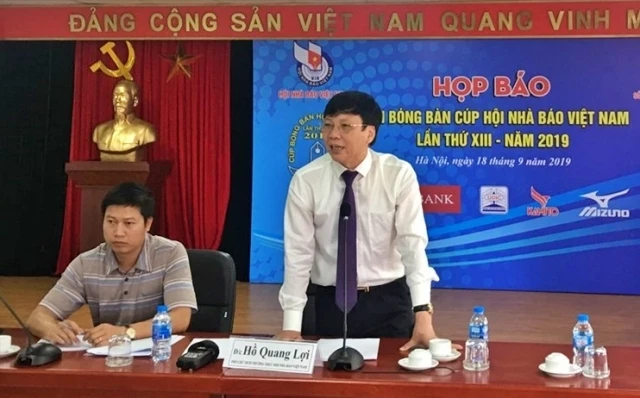 Nhà báo Hồ Quang Lợi, Phó Chủ tịch Thường trực Hội Nhà báo Việt Nam, phát biểu tại buổi họp báo.