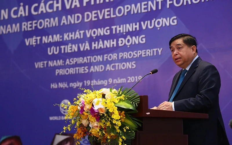Bộ trưởng Kế hoạch và Đầu tư Nguyễn Chí Dũng phát biểu khai mạc VRDF 2019. (ẢNH: LÊ TIÊN)