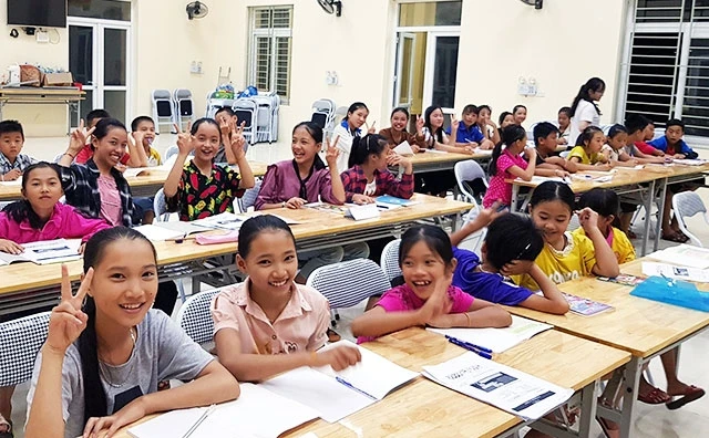 Lớp học “Tiếng Anh cộng đồng” tại xã Đông Sang, huyện Mộc Châu (Sơn La).