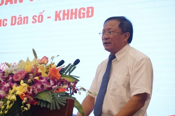 Ông Nguyễn Doãn Tú, Tổng cục Trưởng Tổng cục Dân số - Kế hoạch hóa gia đình phát biểu tại hội thảo. 