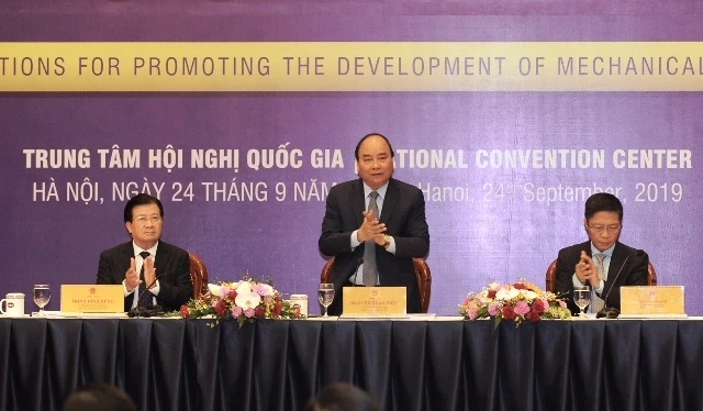 Thủ tướng Nguyễn Xuân Phúc chủ trì hội nghị phát triển ngành cơ khí Việt Nam