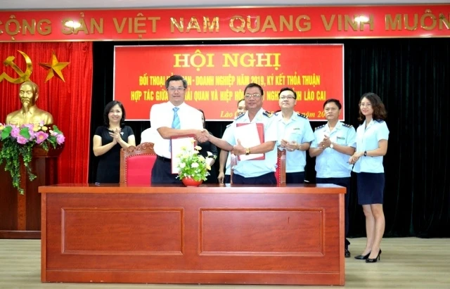 Cục Hải quan Lào Cai ký kết thỏa thuận hợp tác với các doanh nghiệp hoạt động XNK.