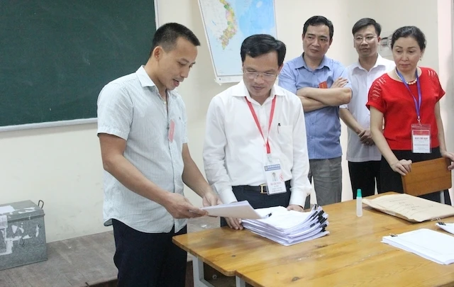 Ban chỉ đạo thi THPT quốc gia 2019 kiểm tra công tác chấm thi tại Cụm thi tỉnh Hà Nam