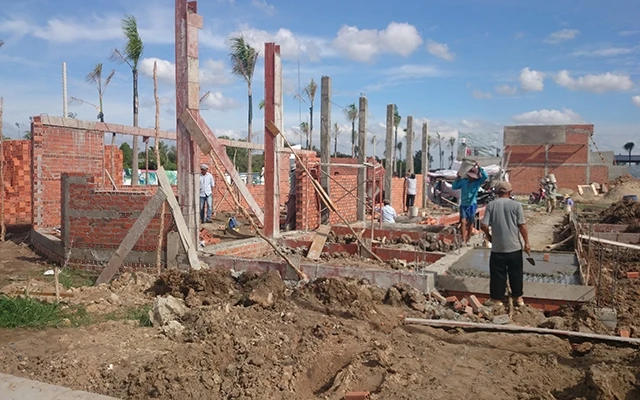 Một công trình xây dựng trái phép trên đất nông nghiệp ở huyện Bình Chánh bị cơ quan chức năng xử lý.