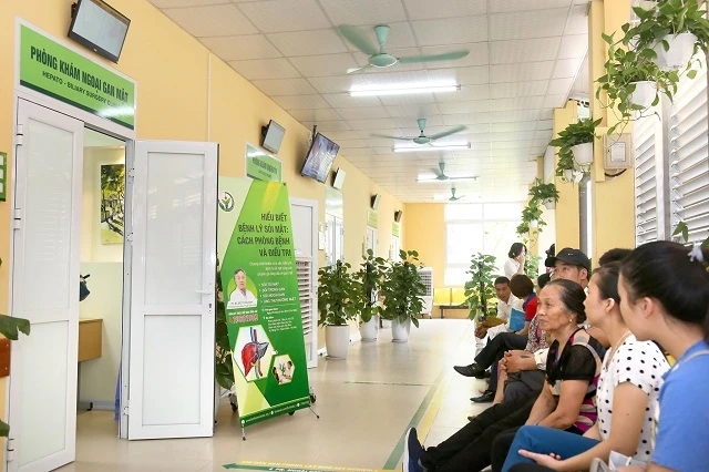 Hơn 200 người bệnh được khám và tư vấn miễn phí tại Bệnh viện Hữu nghị Việt Đức.