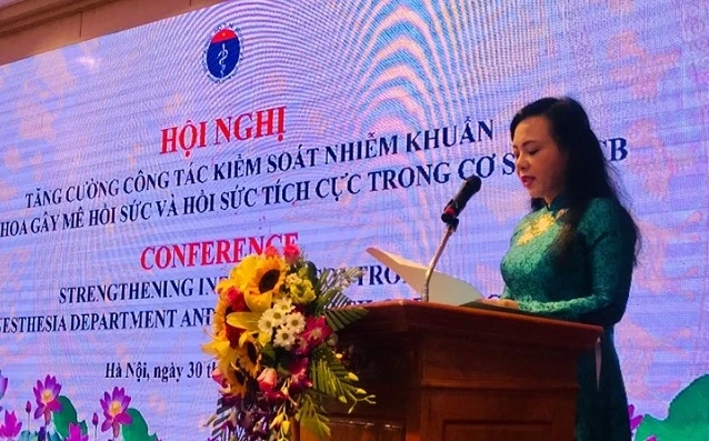 Bộ trưởng Y tế Nguyễn Thị Kim Tiến phát biểu tại hội nghị. 