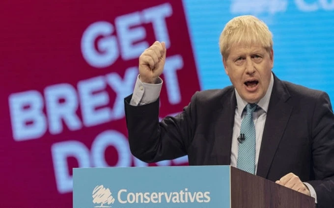 Ông Johnson phát biểu ý kiến tại hội nghị thường niên của đảng Bảo thủ Anh, ngày 2-10. (Ảnh: Financial Times)