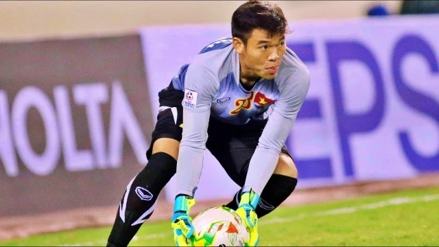HLV Park khả năng sẽ phải gọi bổ sung cho vị trí thủ môn nếu thủ thành Nguyên Mạnh không kịp bình phục chấn thương.