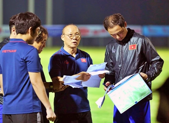 Thầy Park cùng các cộng sự sớm đưa ra danh sách đội tuyển chuẩn bị cho hai trận đấu quan trọng sắp tới.