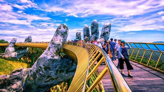 Cầu Vàng tại Sun World Ba Na Hills đã lọt tốp 100 điểm đến hấp dẫn nhất thế giới do Tạp chí Time bình chọn.