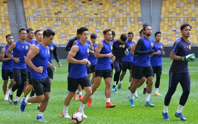 Các cầu thủ Malaysia tập luyện trên sân Bukit Jalil chuẩn bị cho trận giao hữu với Sri Lanka. (Ảnh: Liên đoàn Bóng đá Malaysia)