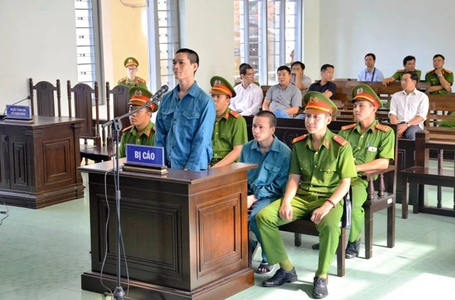 Tại phiên tòa phúc thẩm, bị cáo Phạm Thanh (đứng) xin rút đơn kháng cáo bản án hình sự sơ thẩm ngày 21-5-2019 của TAND tỉnh Bình Thuận.