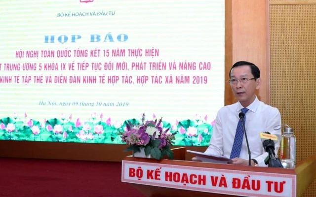 Thứ trưởng Kế hoạch và Đầu tư Võ Thành Thống phát biểu tại họp báo ngày 9-10.