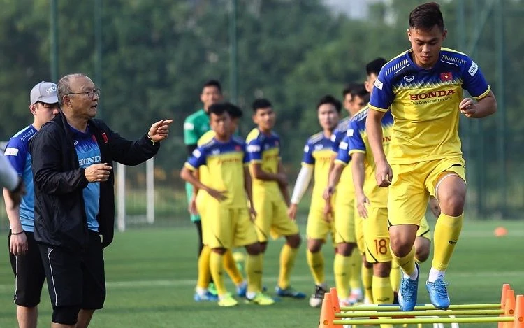 Ðội tuyển Việt Nam tập luyện trước trận đấu gặp Ma-lai-xi-a.