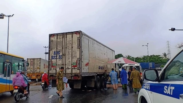 Vụ tai nạn tại điểm đen giao lộ Ngũ Hành Sơn - Hồ Xuân Hương, sáng 10-10.
