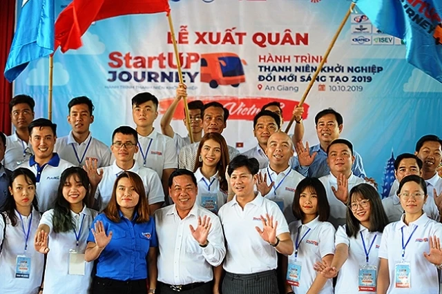 Lễ xuất quân hành trình "Thanh niên khởi nghiệp đổi mới sáng tạo" năm 2019 với chủ đề "Why Vietnam?".