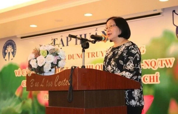 Bbà Nguyễn Thị Ngọc Lan, Phó Tổng cục Trưởng Tổng cục Dân số - Kế hoạch hóa gia đình phát biểu tại buổi tập huấn.
