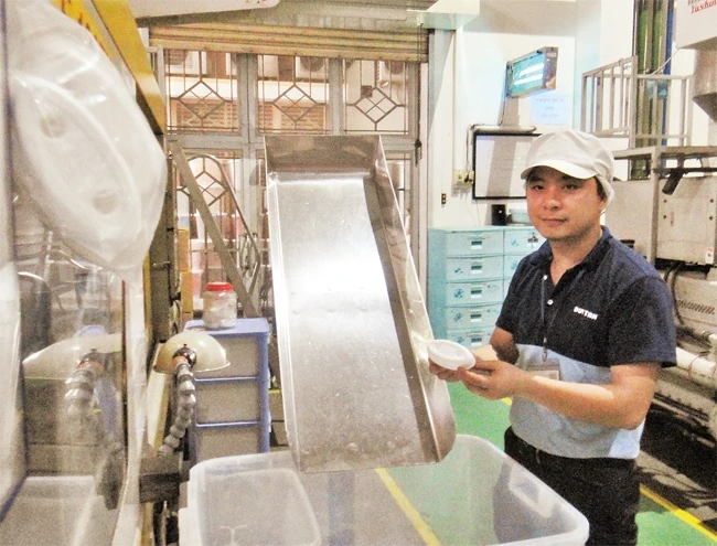 Dây chuyền sản xuất của Công ty cổ phần sản xuất nhựa Duy Tân.