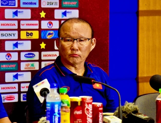 Thầy Park tại buổi họp báo sau thắng lợi trước Malaysia.