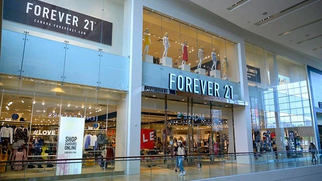 Chuỗi bán lẻ Forever 21 đã phải đóng hàng nghìn cửa hàng trên toàn cầu. Ảnh: THE STAR