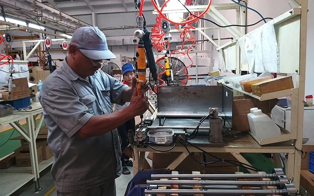 Chế tạo máy nông nghiệp tại Công ty TNHH một thành viên Ðộng cơ và máy nông nghiệp miền nam.