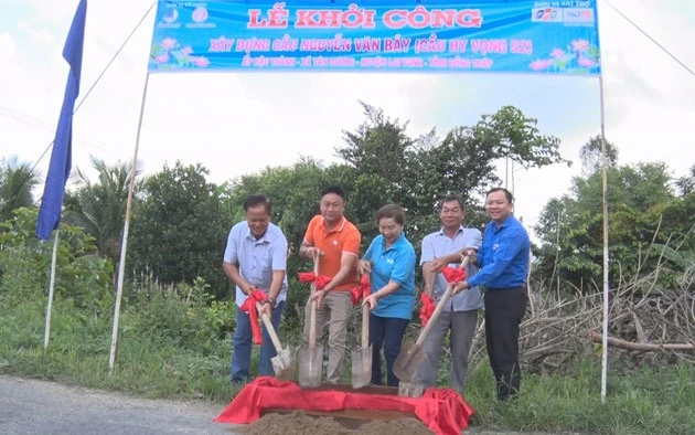 Lễ khởi công xây cầu Nguyễn Văn Bảy.