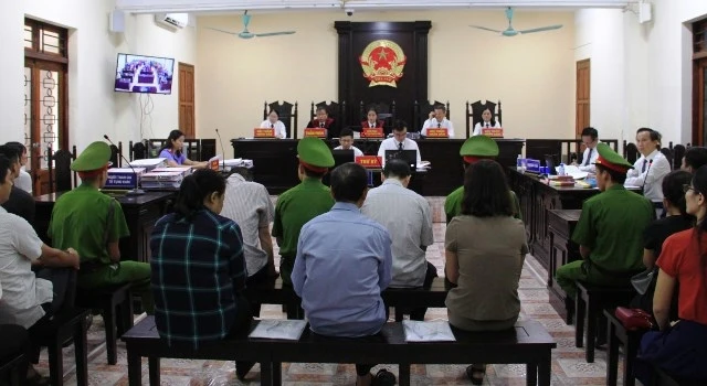 Xét xử sơ thẩm vụ gian lận thi cử tại Hà Giang.