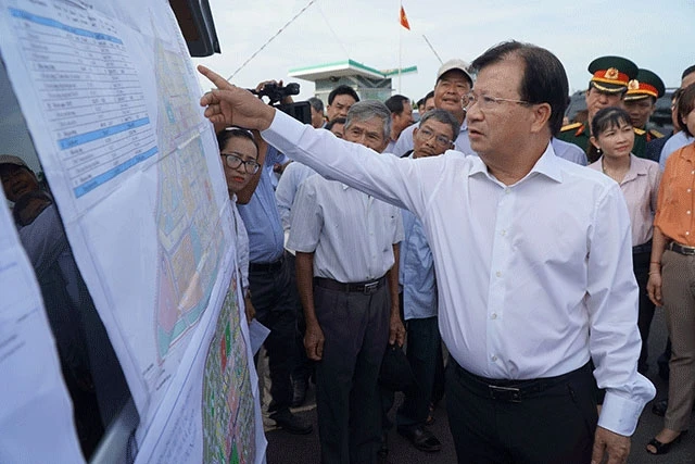 Phó Thủ tướng Trịnh Đình Dũng kiểm tra tiến độ thực hiện Khu tái định cư Lộc An – Bình Sơn.